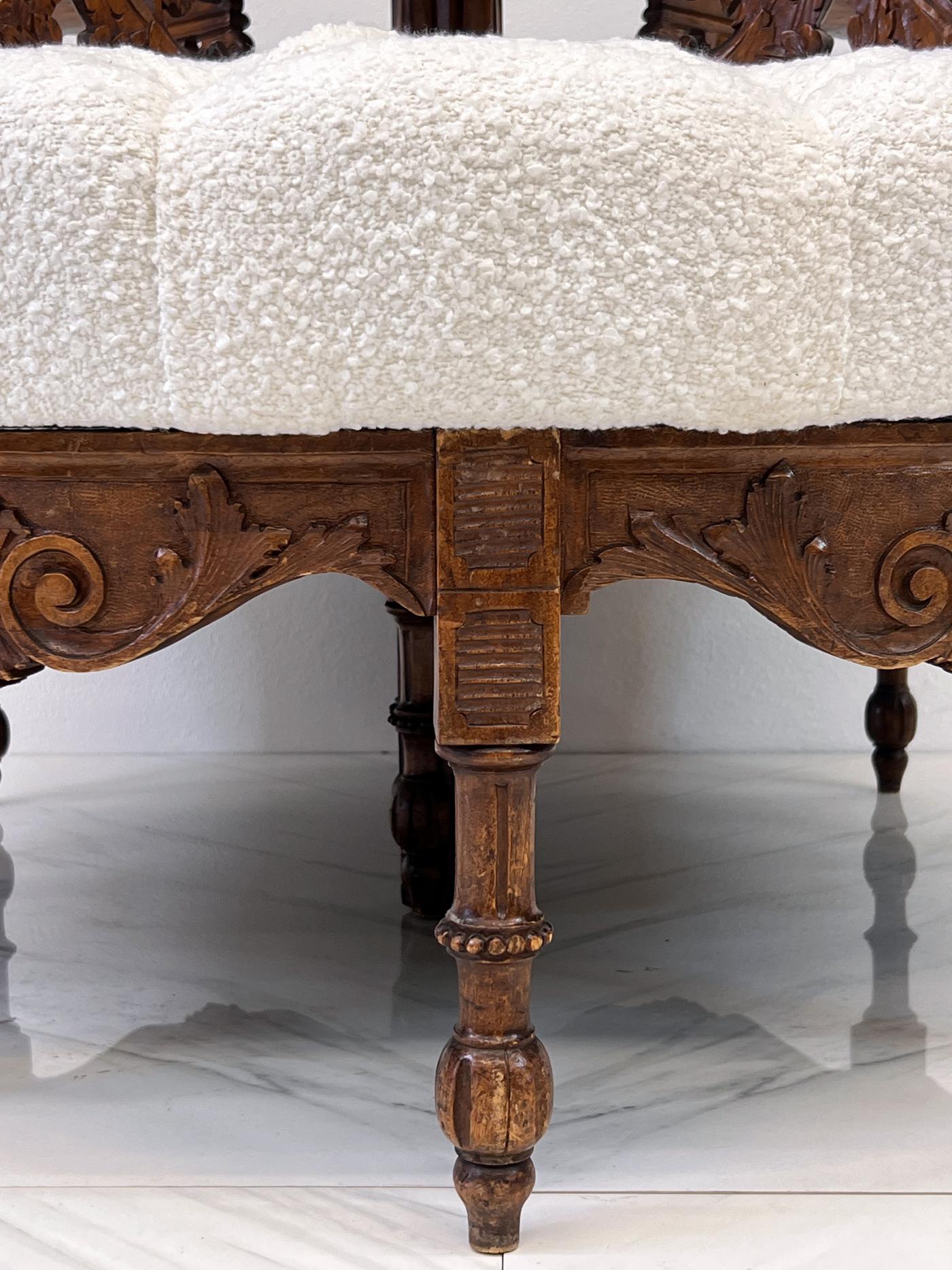 19th Century Carved Conversation Borne Settee Tête-à-tête