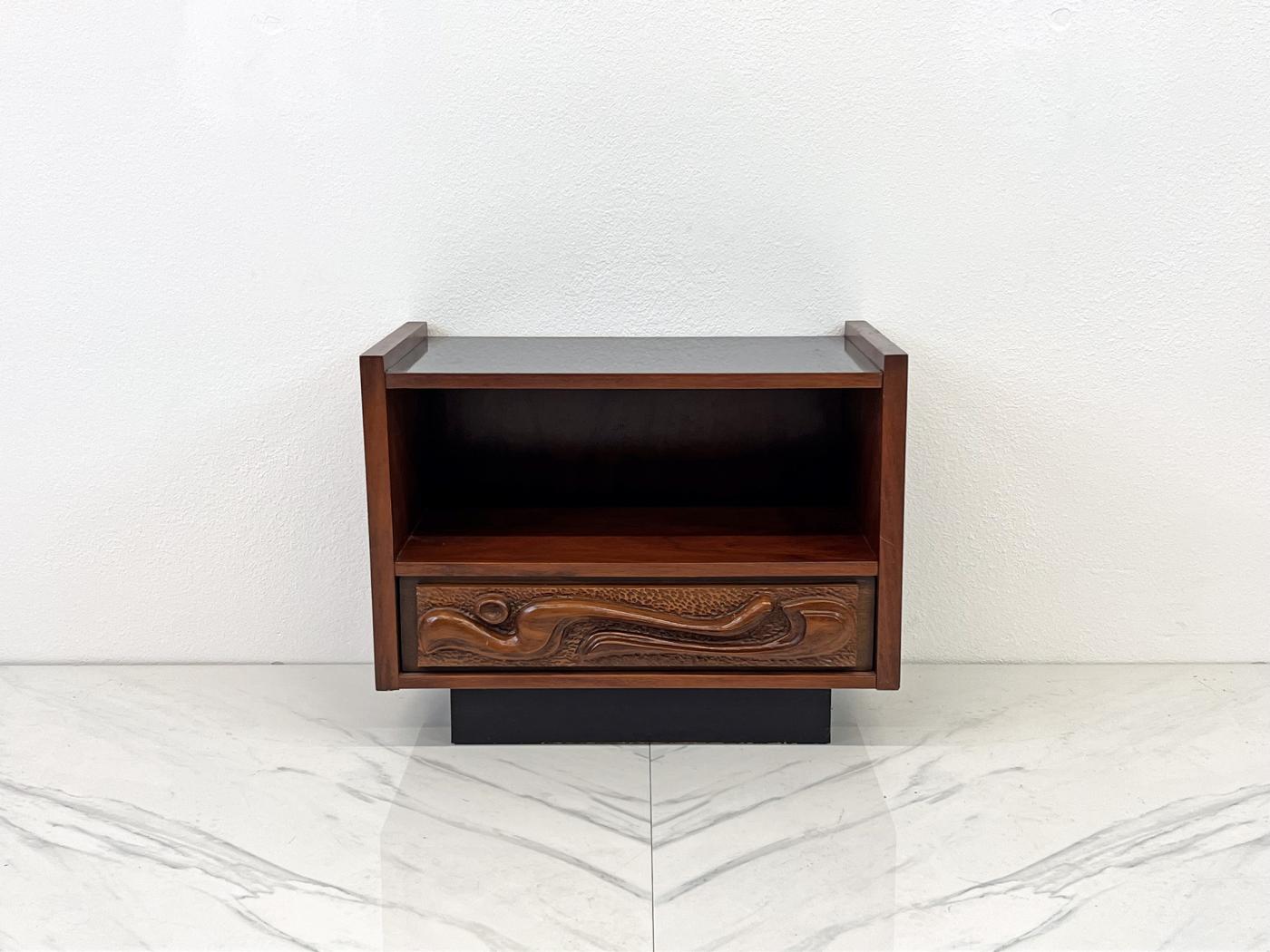 Sculptural Oceanic Nightstand by Pulaski, 1960's, Style of Witco
