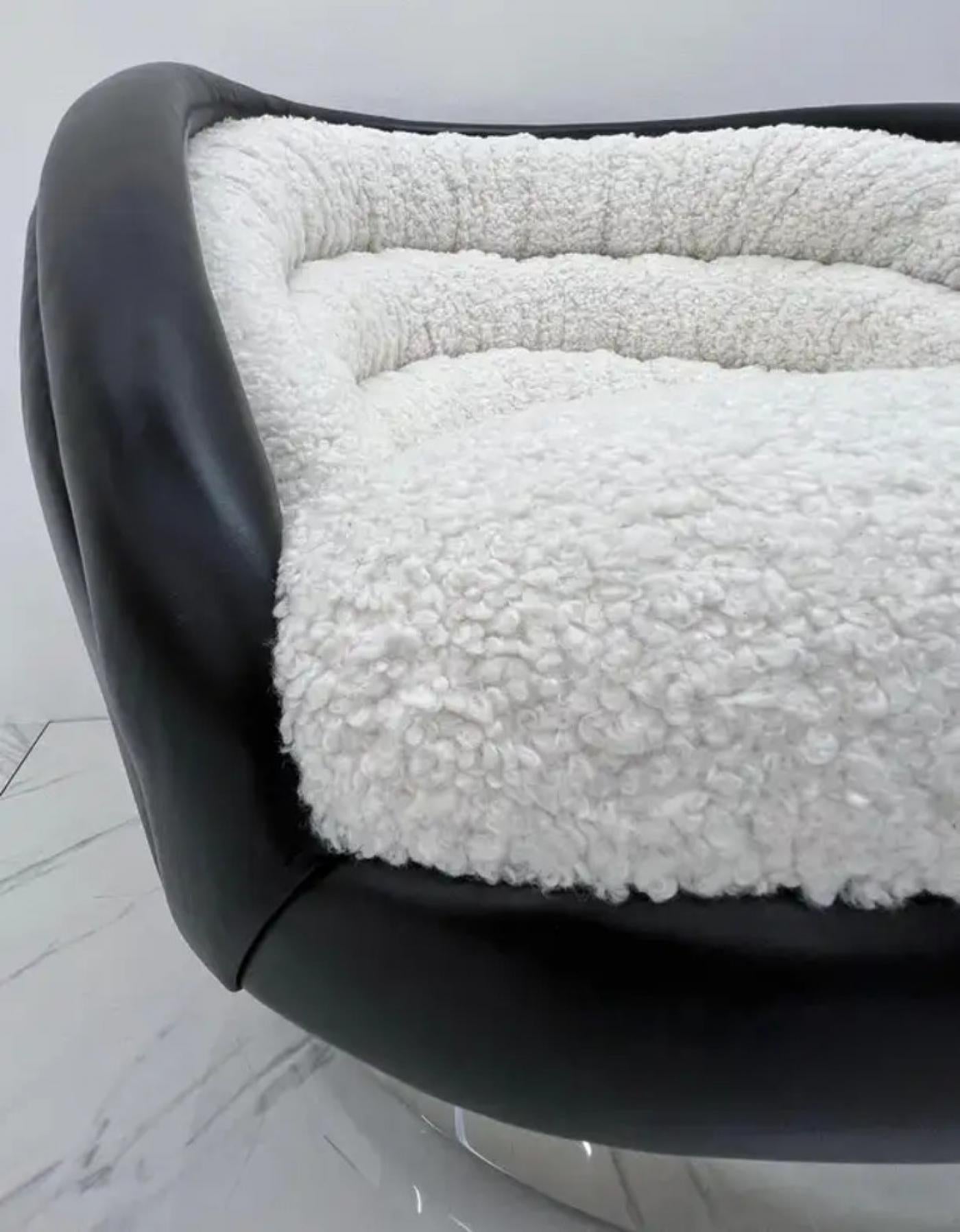 Vladimir Kagan Crescent Lounge Chair in Ivory Boucle and Black Leather, 1970's