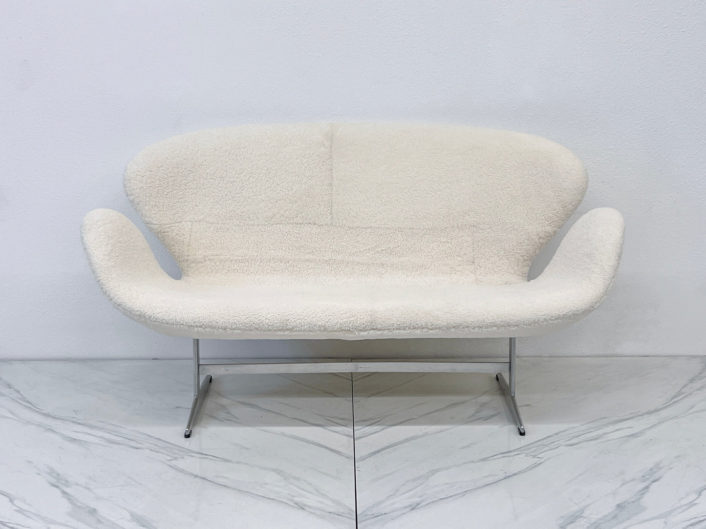 Arne Jacobsen Fritz Hansen Swan Sofa Settee, 1960's in Real Canadian Sheepskin
