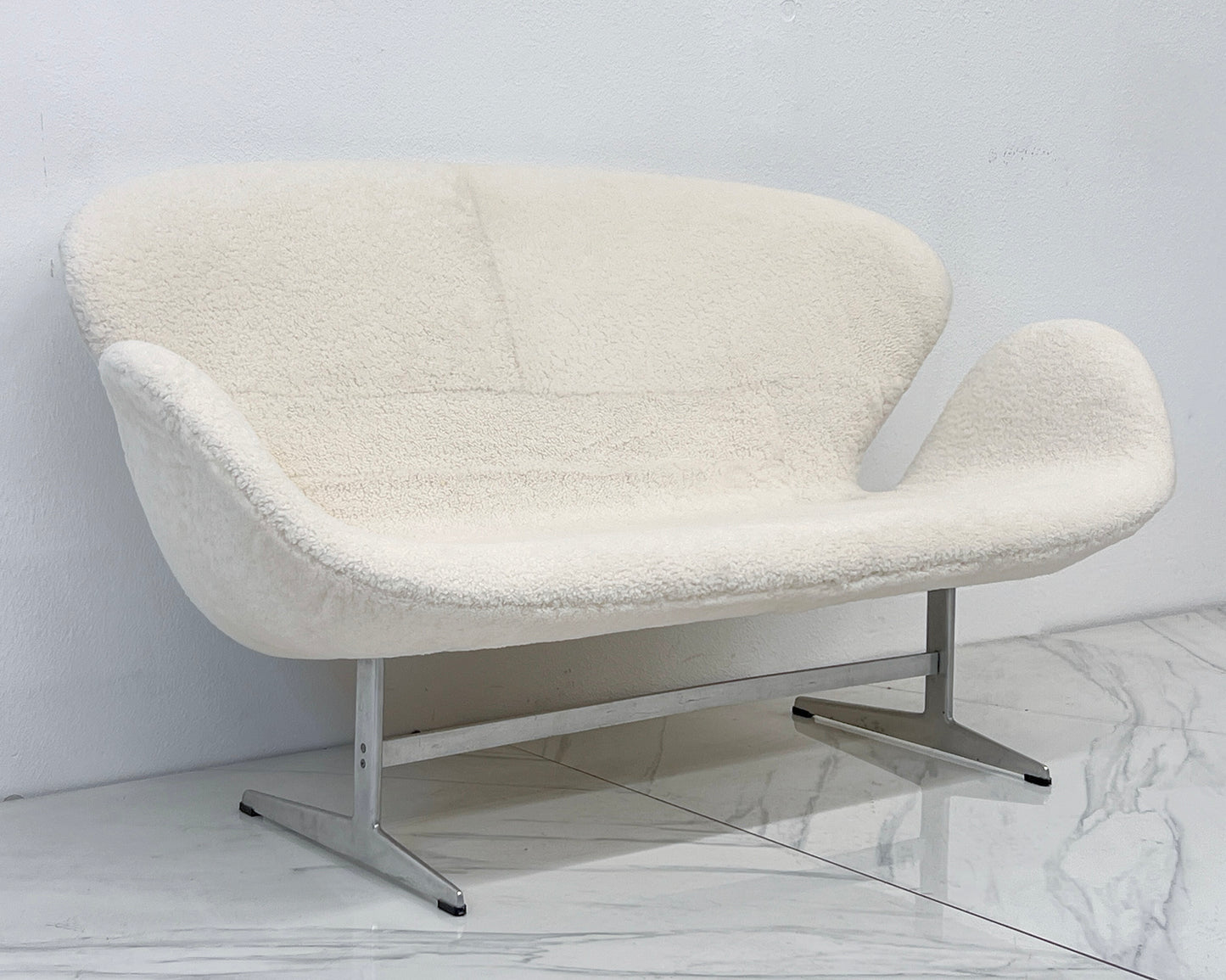 Arne Jacobsen Fritz Hansen Swan Sofa Settee, 1960's in Real Canadian Sheepskin