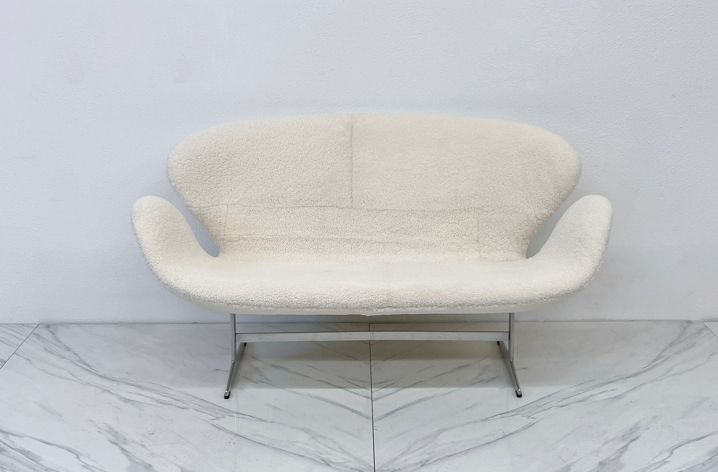 Arne Jacobsen Fritz Hansen Swan Sofa Settee, 1960's in Real Canadian Sheepskin